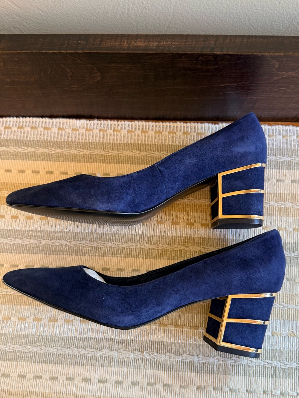 🔥NIB🔥GORGEOUS‼️ Steve Madden Buena Navy Suede Block Heel Pumps w/Gold Trim- 7.5M - Picture 8 of 11